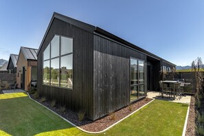 Exterior - Jacks Point Ultimate Family Escape With Remarkable Views (Queenstown)
