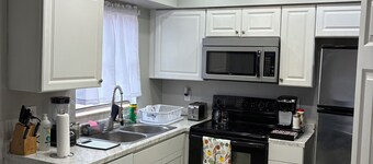 Comfortable Retreat
Charming 3-bedroom house with AC in Apopka awaits you