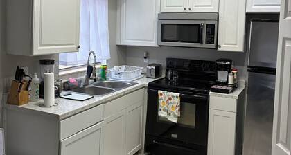 Comfortable Retreat
Charming 3-bedroom house with AC in Apopka awaits you