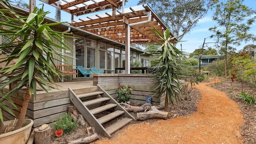 Moonah on Mawson – A Relaxed Coastal Retreat