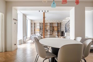Dining - Blueground | Notre-Dame-des-Champs, view, nr Luxembourg Gardens (Paris)