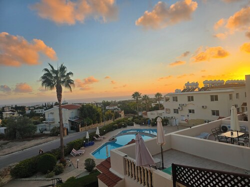 2 Bed Townhouse in Peyia Paradise 