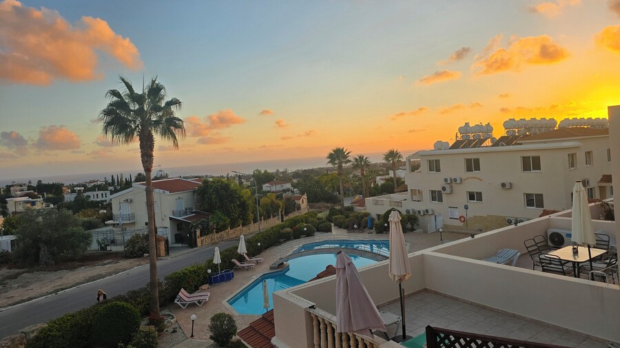 2 Bed Townhouse in Peyia Paradise