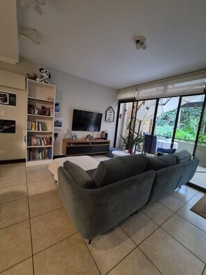Interior - Luxury King Apt in Trendy Santa Ana, condo Avalon Country AC, Pool, Gym,Rest (Santa Ana)