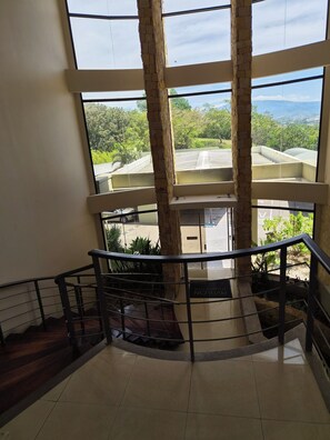Interior - Luxury King Apt in Trendy Santa Ana, condo Avalon Country AC, Pool, Gym,Rest (Santa Ana)