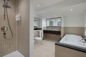 Cribs/infant beds - Delta Hotels Peterborough (Orton Waterville)