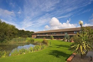 Garden - Delta Hotels Peterborough (Orton Waterville)