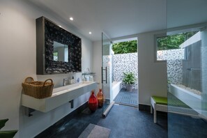 Shower, hair dryer - Modern villa close to private beaches and golf (Punta Cana)