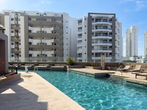 Pool - Cozy 1-bedroom apartment in welcoming Gaira with AC and gym (Gaira)