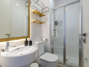 Shower, hair dryer, towels - Prime Center Balcony 3A Living4malaga (Málaga)