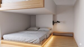 A minimalist bedroom with a bed, a wall-mounted light, and a wooden platform. - Dreampod Soekarno Hatta Airport (Tangerang)