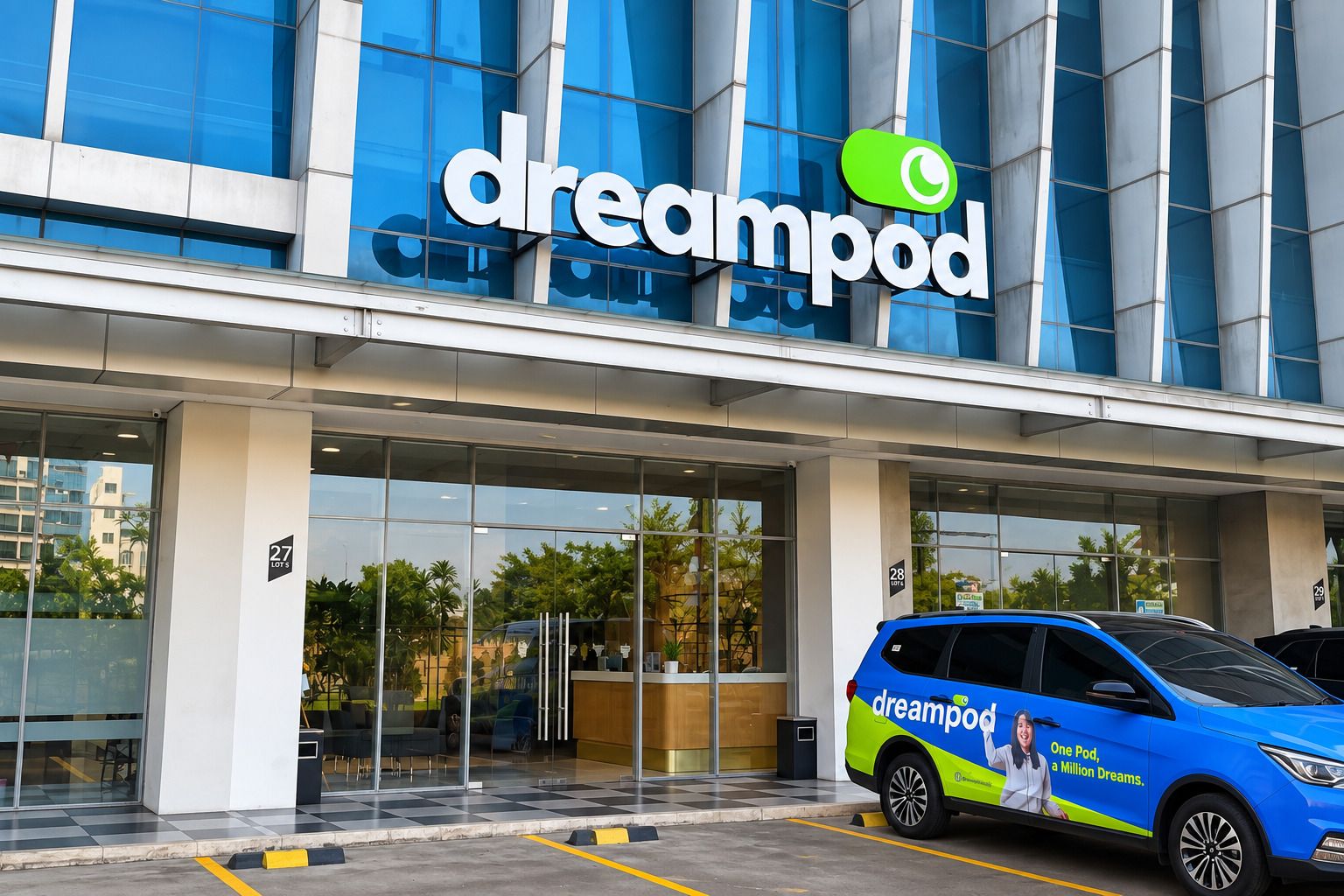 Ein modernes Gebäude mit Glasfassade und dem 'dreampod'-Logo.