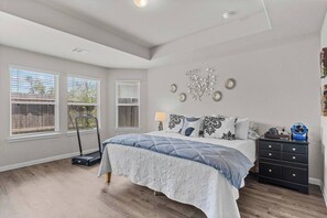 Strykjärn/strykbräda, wi-fi och sängkläder