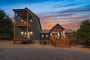 Exterior - Hochatown Cabin Private Pool Hot Tub Game Room (Hochatown)