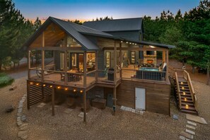 Exterior - Hochatown Cabin Private Pool Hot Tub Game Room (Hochatown)