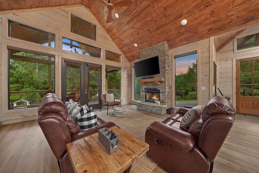 Hochatown Cabin Private Pool Hot Tub Game Room - Hochatown, OK