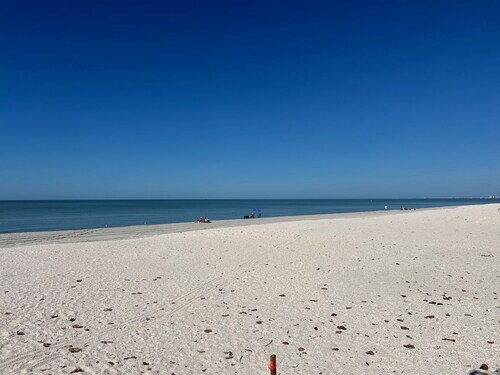 Getaway beach house, Downstairs unit
