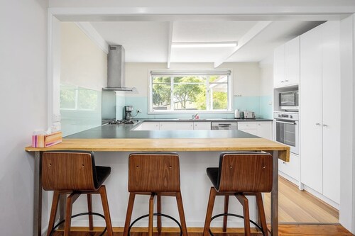 Spacious Multifunctional 5BR Retreat with Backyard