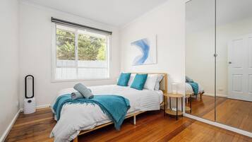 Desk, iron/ironing board, WiFi, bed sheets