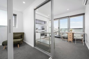 TV - Bellview Bright | Balcony | City view | 50m Train (Preston)