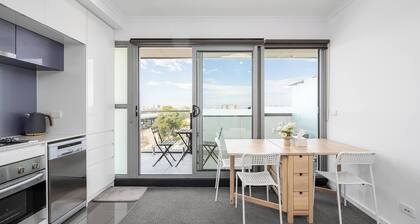 Bellview Bright | Balcony | City view | 50m Train