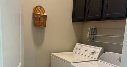 Peaceful 4-bedroom house with AC in El Paso