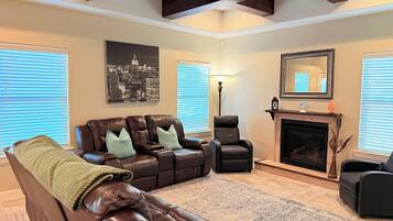 Een smart-tv en een open haard