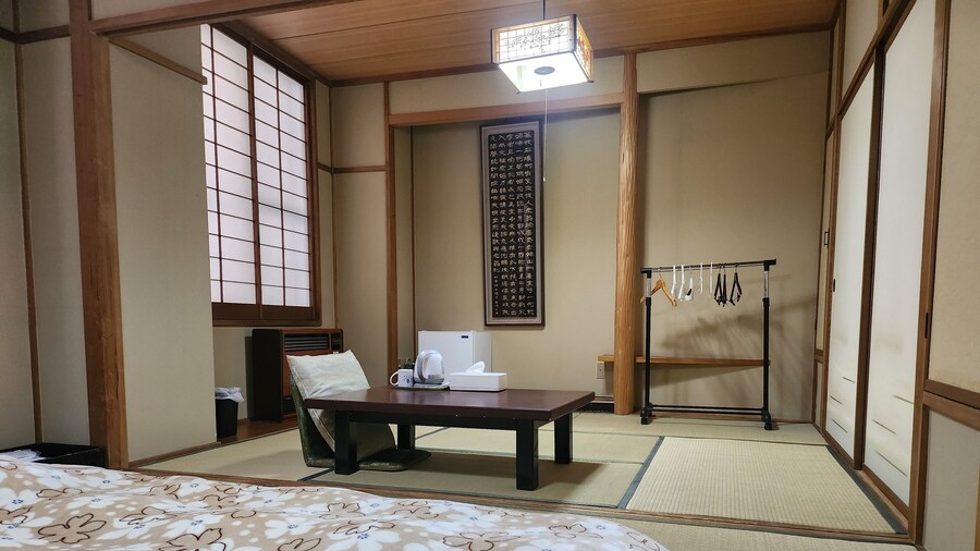 AOKI