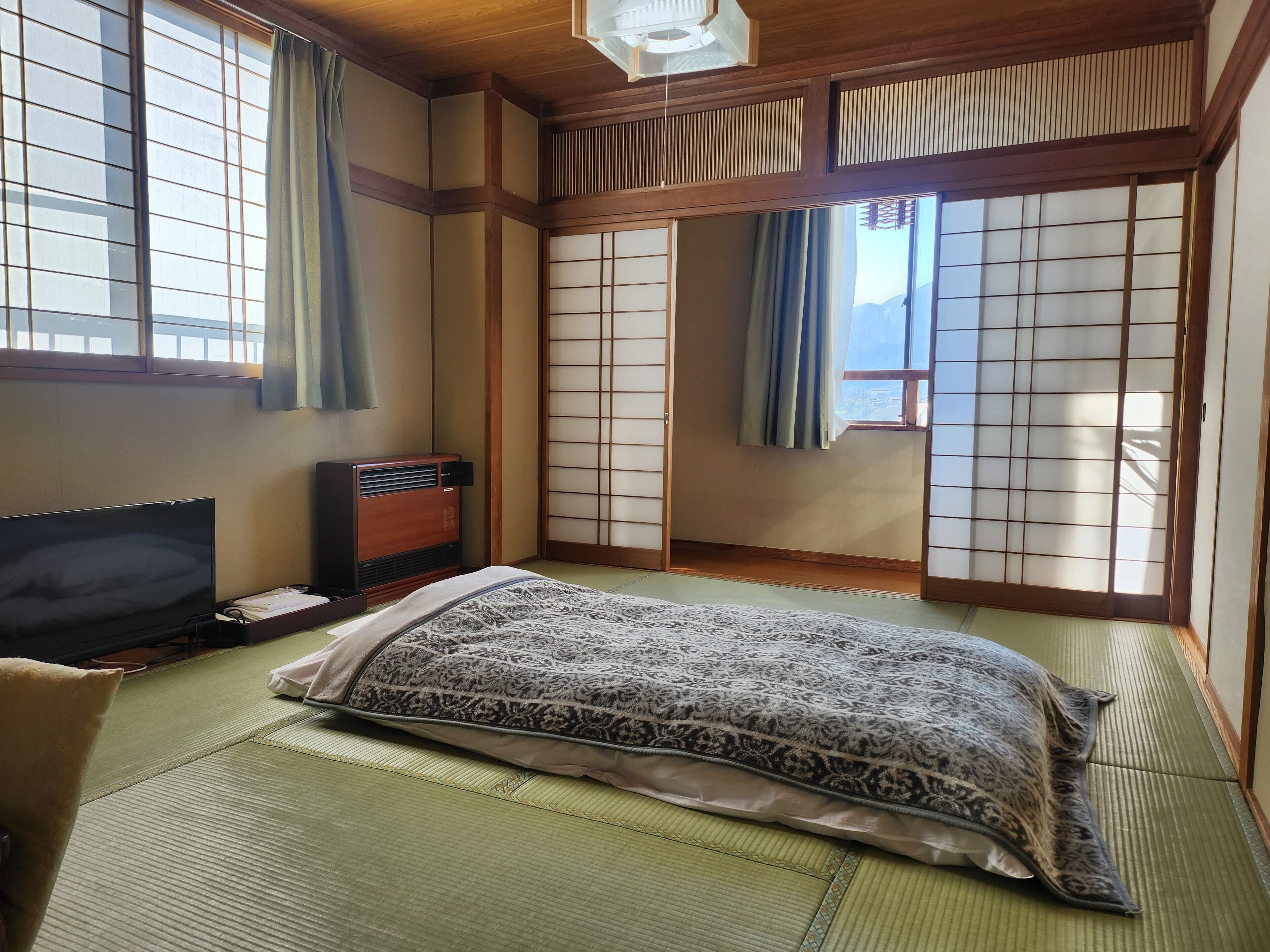Japanese-style Room, Non Smoking (8-tatami,with bath and toilet) | Desk