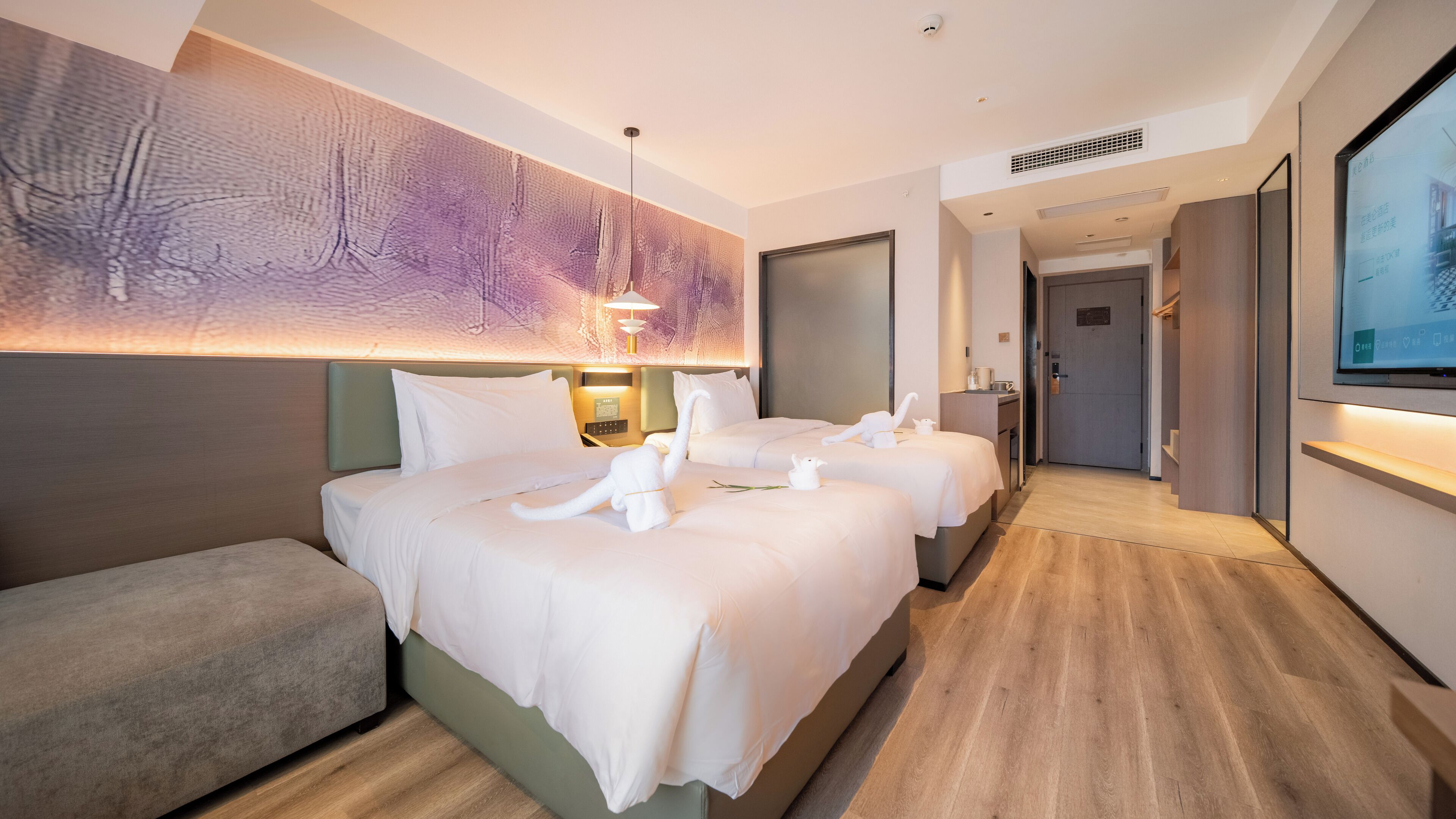 Quarto duplo superior | Frigobar (abastecido com itens grátis), cortinas blackout