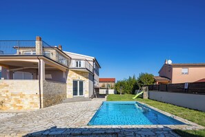 Pool - Family Oasis Jadreski With Pool, Pula, Croatia (Pula)