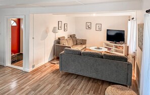 TV - 3 bedroom cozy home in Hammenhög (Hammenhög)