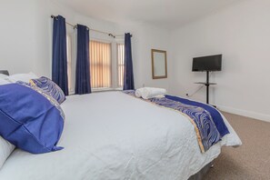Iron/ironing board, WiFi, bed sheets - Beautiful 3 bedroom apartment sleeps 7/Near station (Crewe)