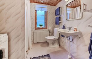 Shower - Amazing home in Hedekas with WiFi (Hedekas)
