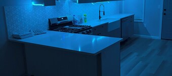 OUR NEST IS BEST JAY’SLovely 2-bedroom house with AC in cool Newark neighborhood