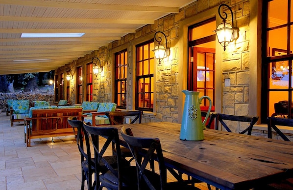 Outdoor dining