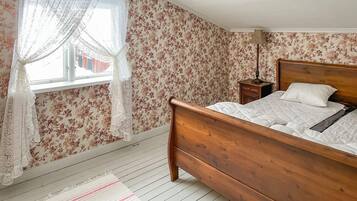 Travel cot