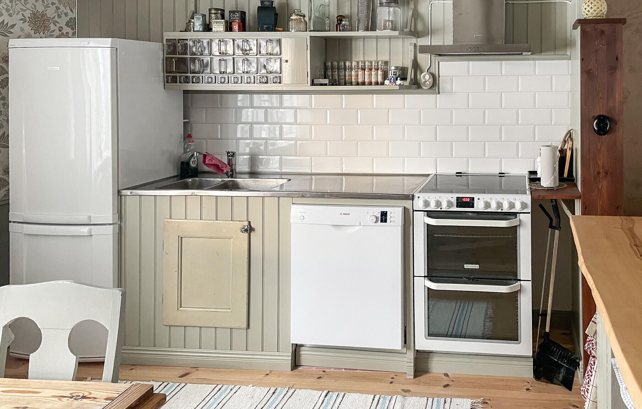 Kühlschrank, Ofen, Herdplatte, Geschirrspüler