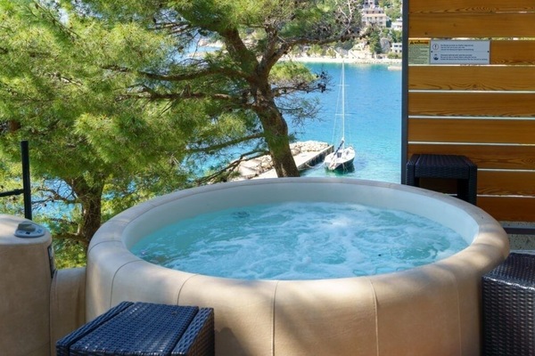 Bain à remous extérieur
