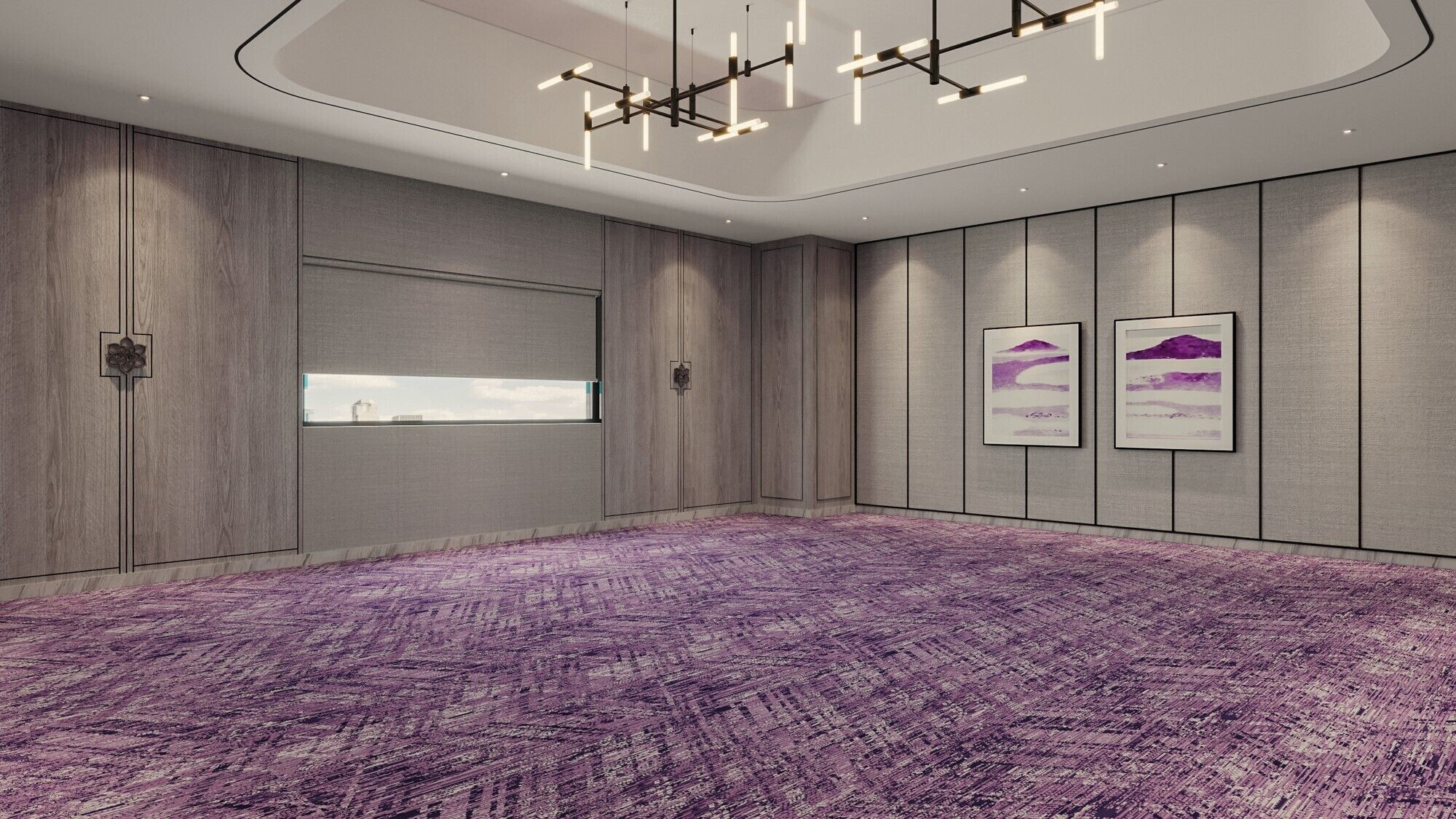 Une salle de conférence dotée d’une grande fenêtre, d’un tapis violet et de deux œuvres d’art encadrées accrochées au mur.