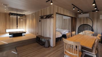 Deluxe Suite | Dining