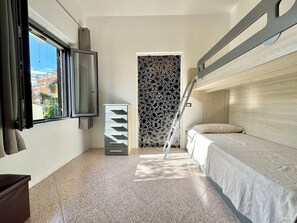 Room - " Beach Breeze House " (Bari Sardo)