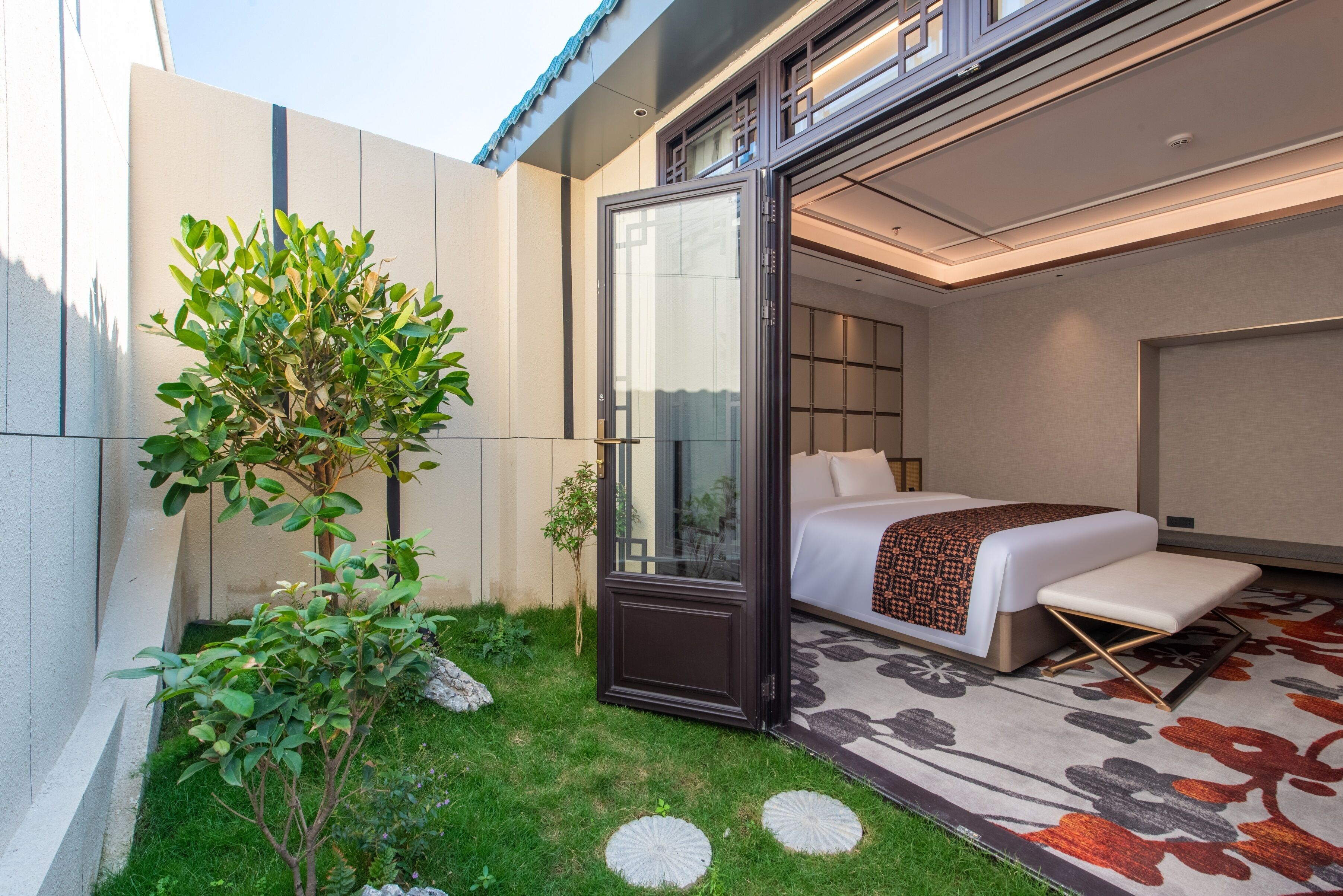 尊荣双人房, 城市景观 | 高档床上用品、记忆海绵床垫、办公桌、笔记本电脑工作区