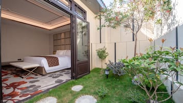 Premium Double Room, City View | Premium bedding, memory-foam beds, desk, laptop workspace