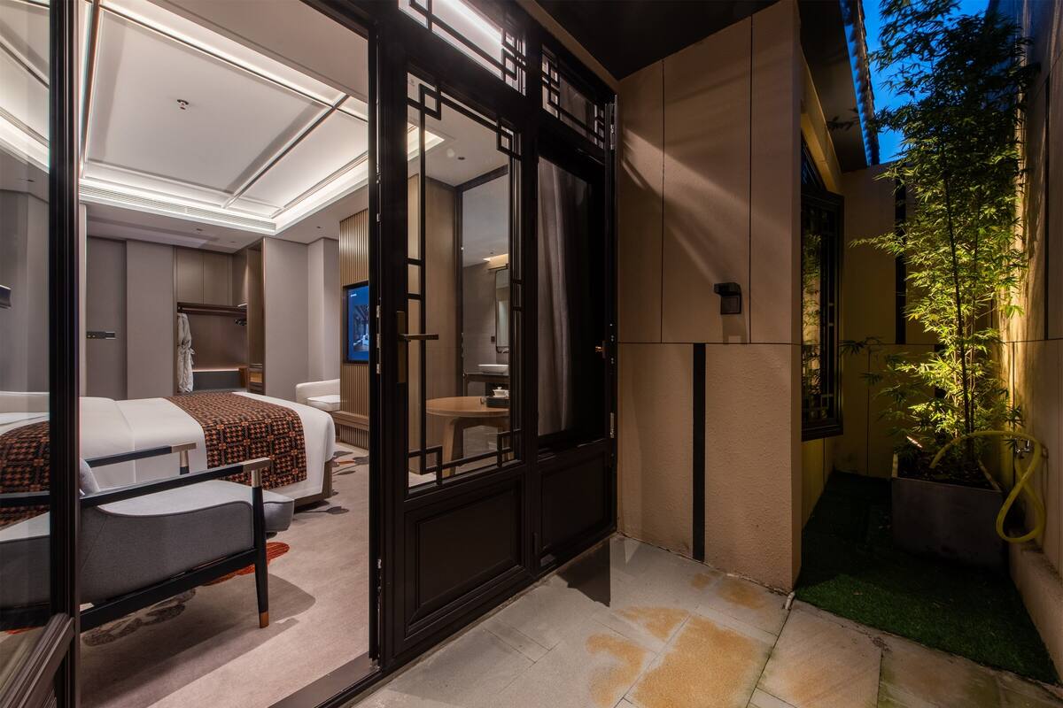 Luxury Triple Room, City View | Desk, laptop workspace, free WiFi