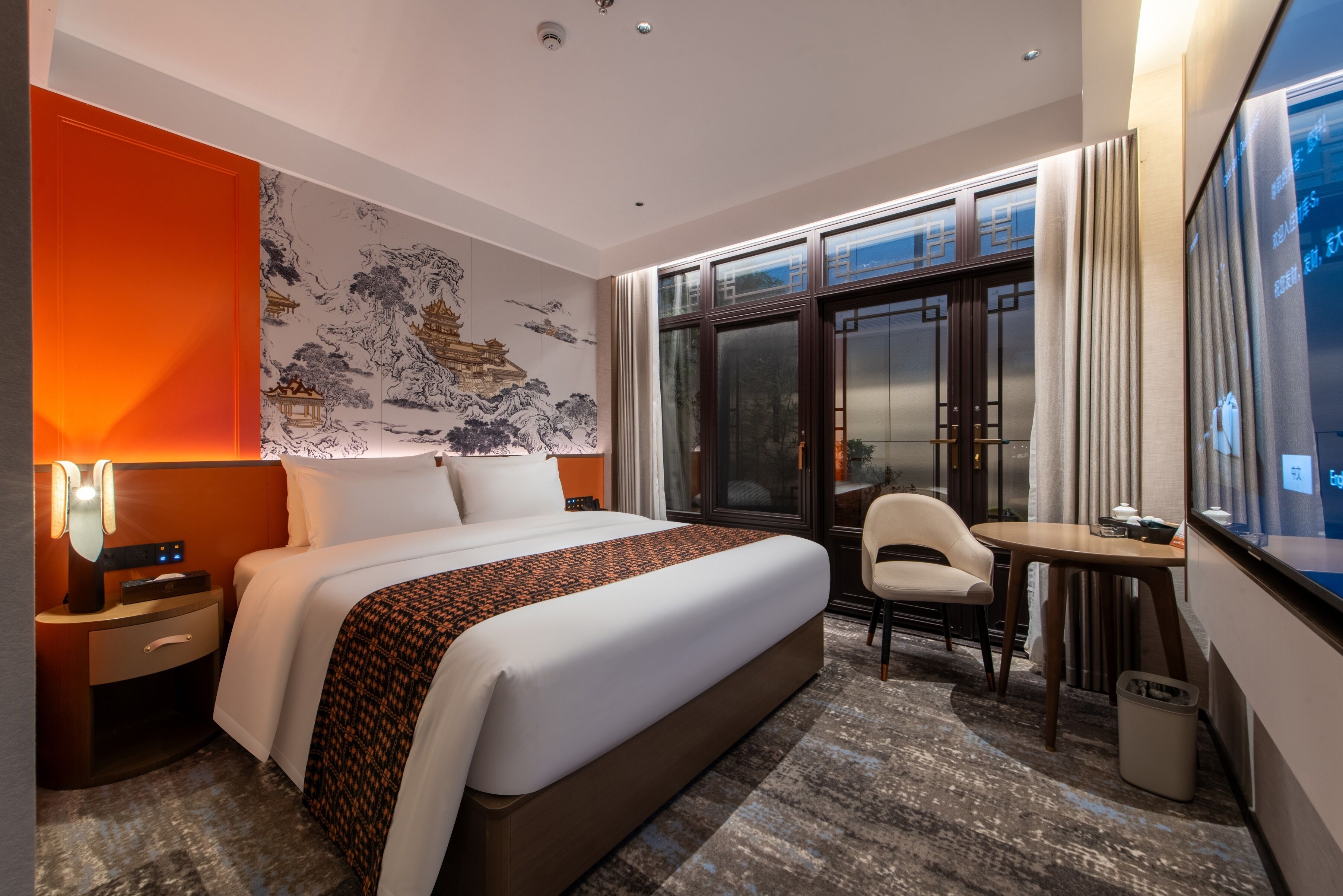 مكتب ومساحة عمل للكمبيوتر المحمول وواي فاي مجانًا