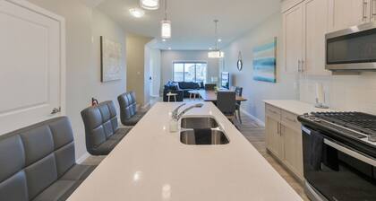 Luxurious Modern 4-bedroom house with AC and Hot Tub