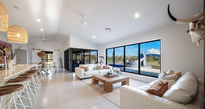 Luxury Whitsunday Farmstay with Outdoor Bath