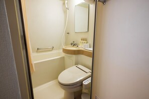 Eenpersoonskamer, niet-roken | Badkamer | Een bad/douchecombinatie, gratis toiletartikelen, een haardroger