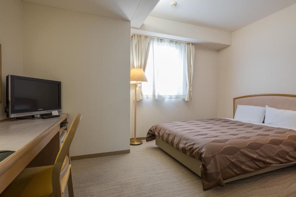 Skrivebord, skrivebord for bærbar PC og wi-fi (inkludert)